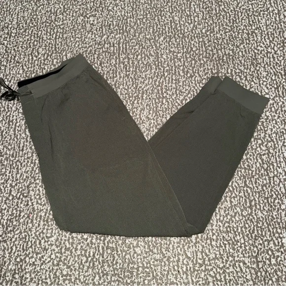 NWOT lululemon joggers - Picture 1 of 4